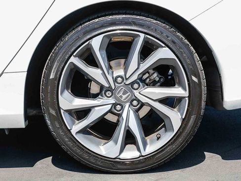 Used 2019 Honda Civic Touring image 14