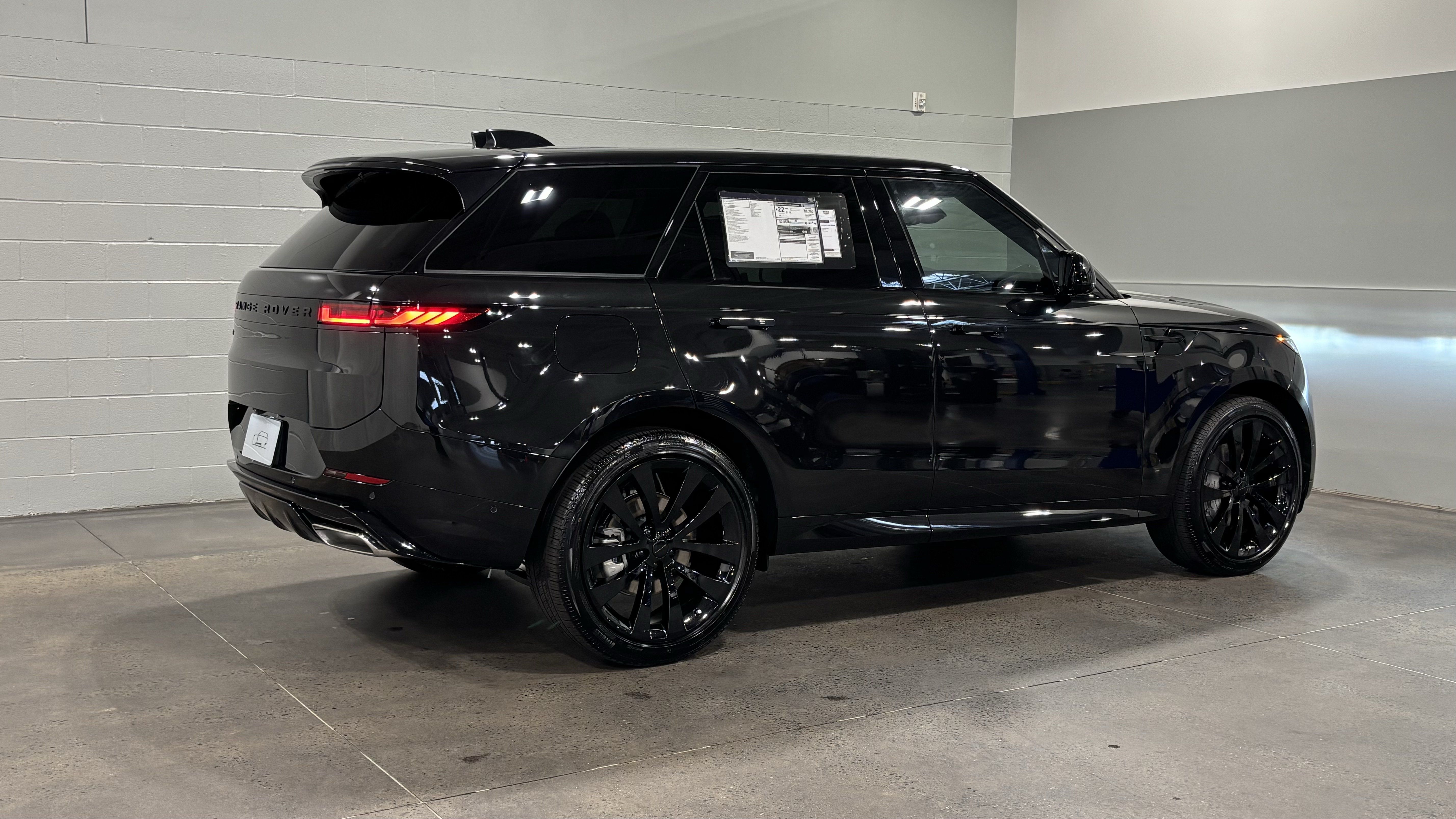 New 2026 Land Rover Range Rover Sport Dynamic SE AWD/4WD image 2