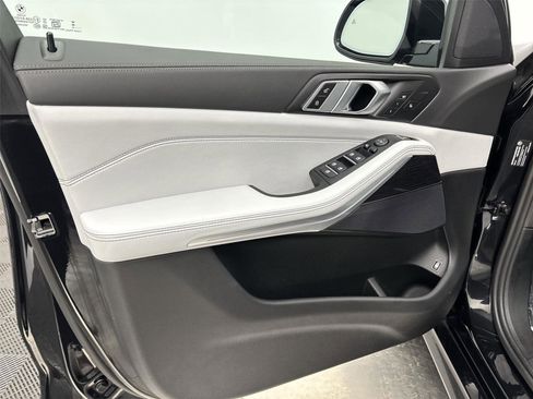 Used 2025 BMW X5 xDrive50e w/ M Sport Package image 26