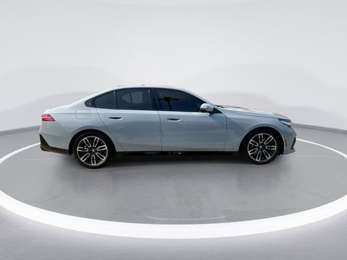 Used 2024 BMW 540i xDrive w/ Premium Package image 9