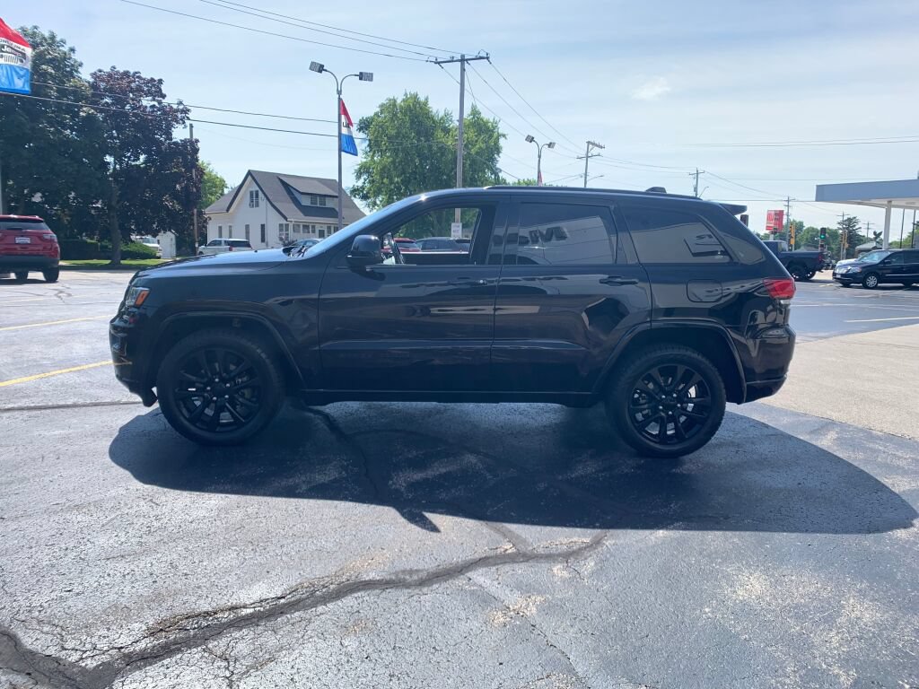 Used 2020 Jeep Grand Cherokee Altitude AWD/4WD image 4