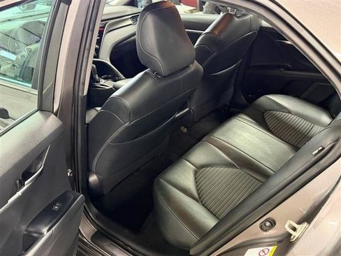 Used 2019 Toyota Camry SE w/ Carpet Mat Package FWD image 11