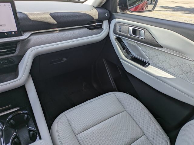 Used 2025 Ford Explorer Platinum w/ Ultimate Package RWD image 17