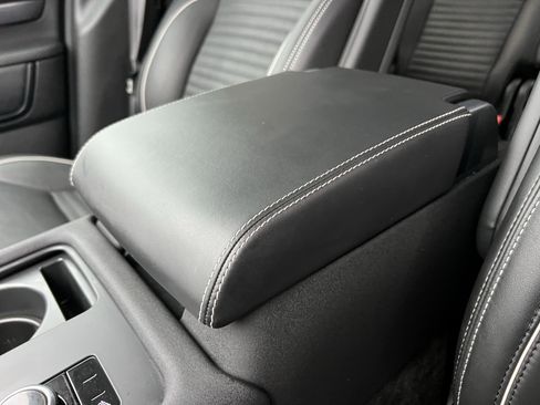 Certified 2024 Land Rover Discovery Metropolitan Edition image 31