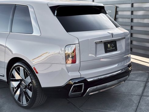 Used 2025 Rolls-Royce Cullinan image 10
