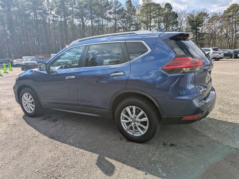 Used 2017 Nissan Rogue SV w/ SV Premium Package image 6