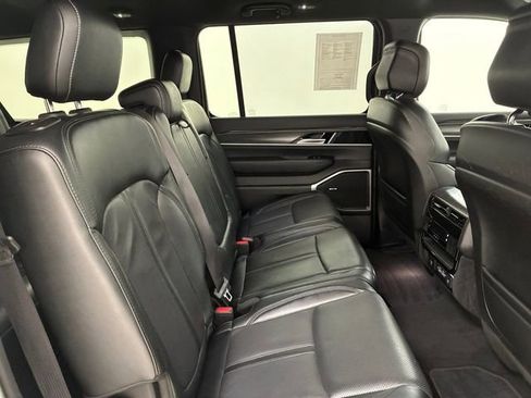Used 2024 Jeep Wagoneer L Series II w/ Flexible Seating Group AWD/4WD image 16