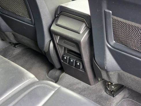 Used 2017 Land Rover Discovery Sport SE image 34