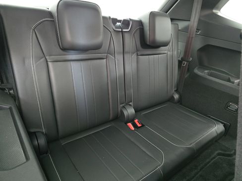 Used 2024 Volkswagen Tiguan SE R-Line image 12