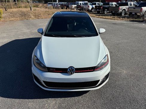 Used 2017 Volkswagen GTI SE image 2