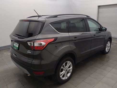 Used 2018 Ford Escape SE FWD image 9