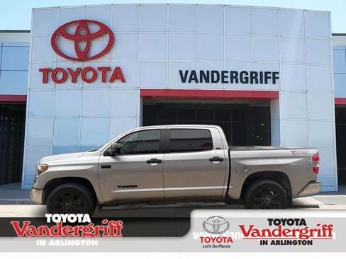 Used 2018 Toyota Tundra SR5 w/ SR5 Upgrade Package AWD/4WD image 1