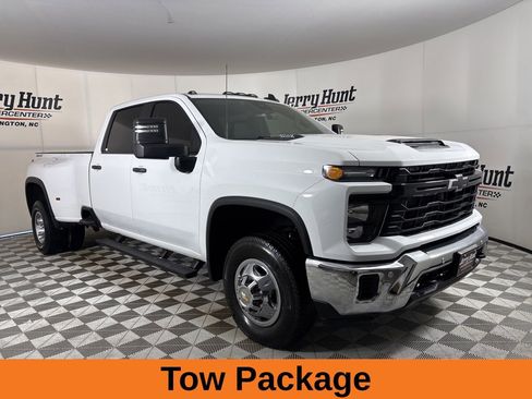 Used 2025 Chevrolet Silverado 3500 W/T image 4