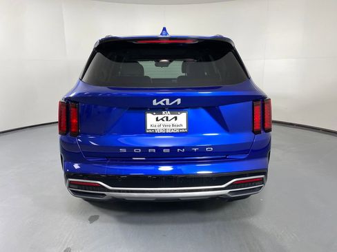 Used 2022 Kia Sorento EX w/ Panoramic Sunroof Package image 5