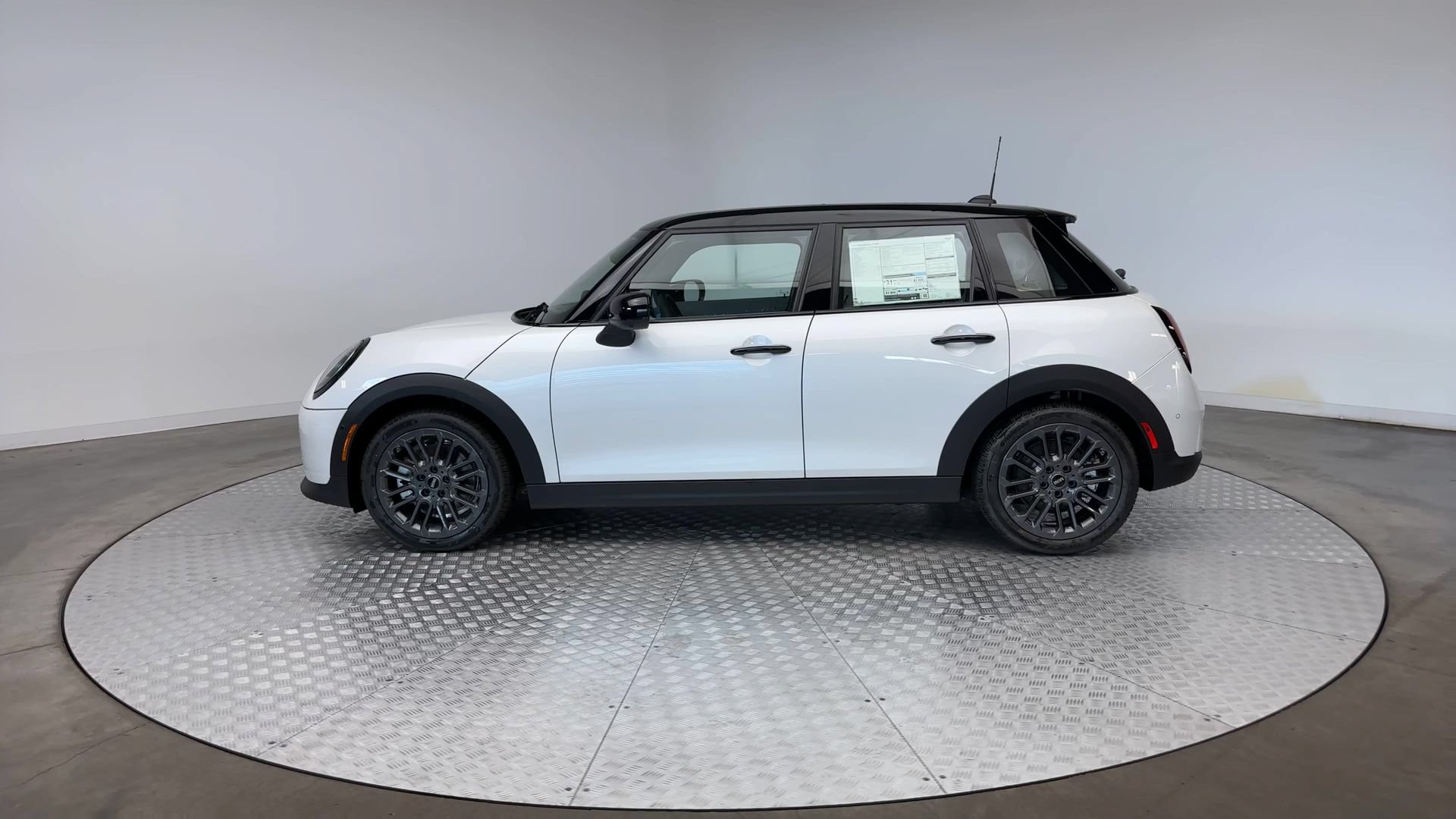 Used 2027 MINI Cooper 4-Door Hardtop FWD image 5
