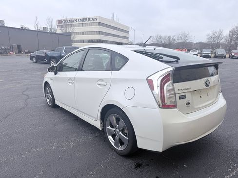 Used 2013 Toyota Prius Three image 3