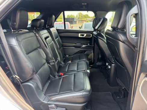Used 2020 Ford Explorer XLT w/ Equipment Group 202A AWD/4WD image 20