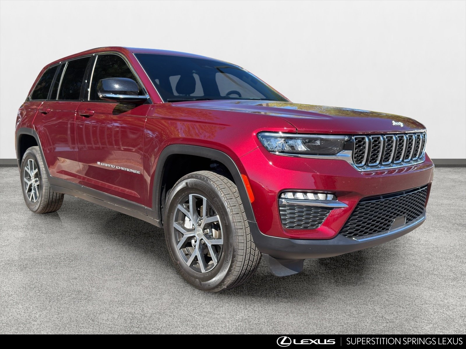 Used 2025 Jeep Grand Cherokee Limited AWD/4WD image 2
