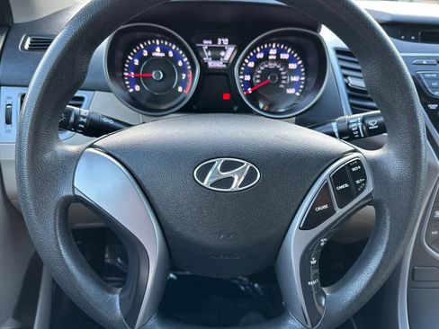 Used 2014 Hyundai Elantra SE image 21