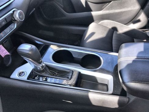 Used 2024 Nissan Altima 2.5 SV image 19