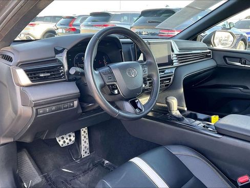 Used 2025 Toyota Camry SE image 18