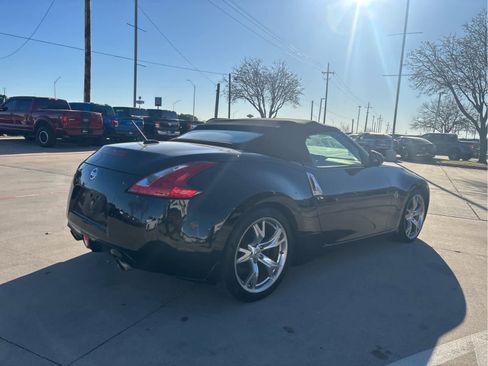 Used 2010 Nissan 370Z Touring w/ Sport Pkg image 3