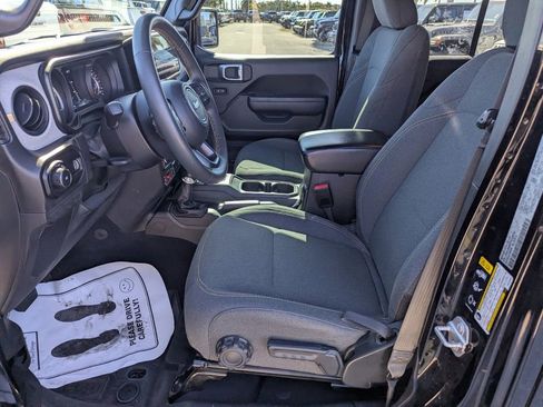 Used 2024 Jeep Wrangler Willys image 21