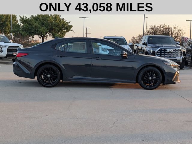 Used 2025 Toyota Camry SE FWD image 4