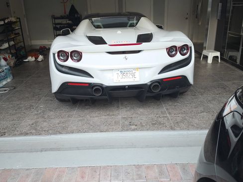 Used 2023 Ferrari F8 Tributo RWD image 2