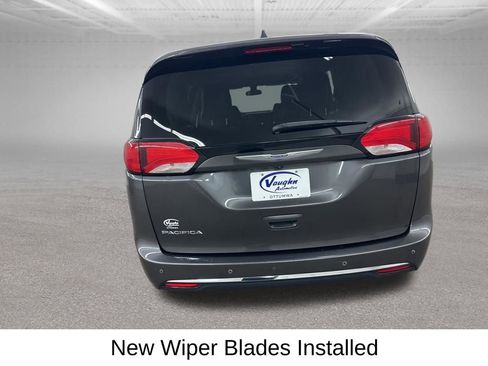 Used 2020 Chrysler Pacifica Touring-L image 11