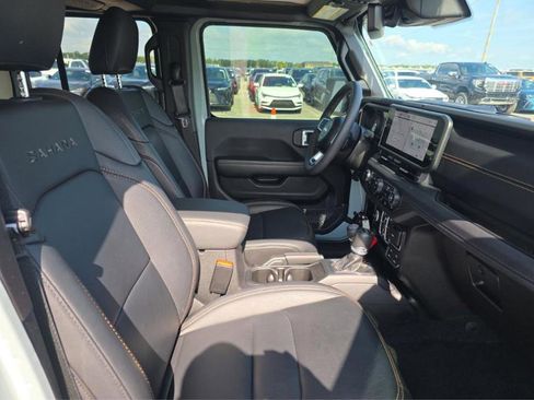Used 2024 Jeep Wrangler Unlimited Sahara w/ Technology Group AWD/4WD image 13