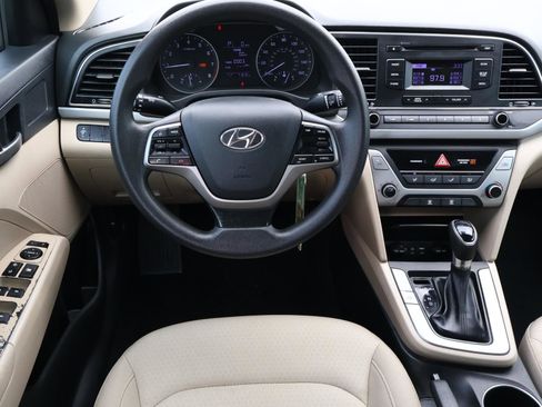 Used 2018 Hyundai Elantra SE image 8