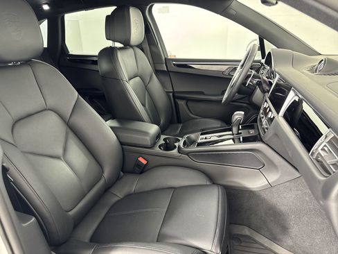 Certified 2025 Porsche Macan image 29