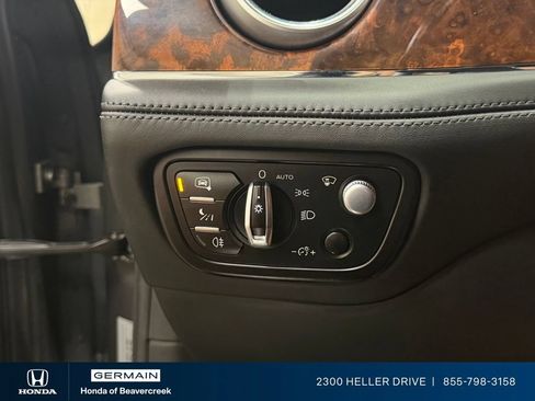 Used 2018 Bentley Bentayga AWD/4WD image 30