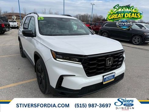 Used 2025 Honda Pilot Black Edition image 1
