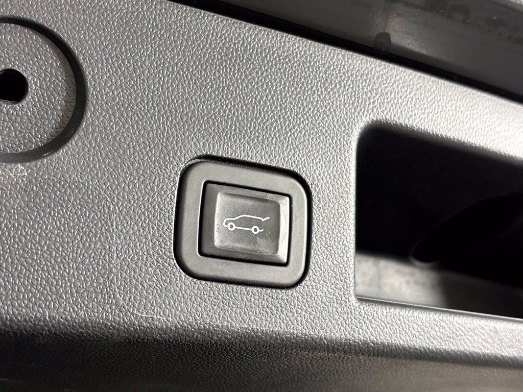 Used 2025 Chevrolet Equinox LT w/ Convenience Package II FWD image 24