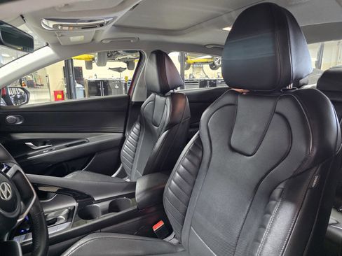Certified 2025 Hyundai Elantra Limited image 23