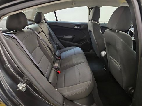 Used 2017 Chevrolet Cruze LT image 12