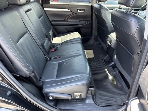 Used 2017 Toyota Highlander XLE AWD/4WD image 26