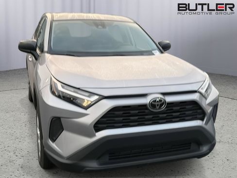 Used 2023 Toyota RAV4 LE FWD image 4
