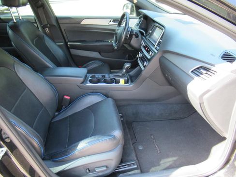 Used 2018 Hyundai Sonata Limited w/ Cargo Package FWD image 10