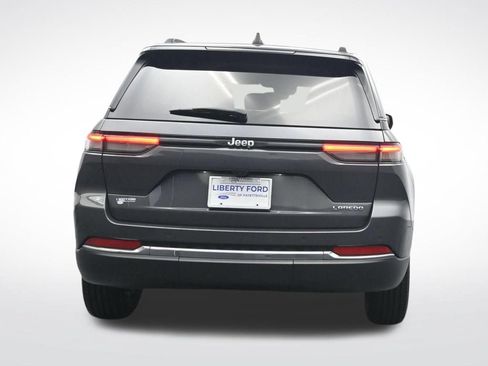 Used 2024 Jeep Grand Cherokee Laredo RWD image 8