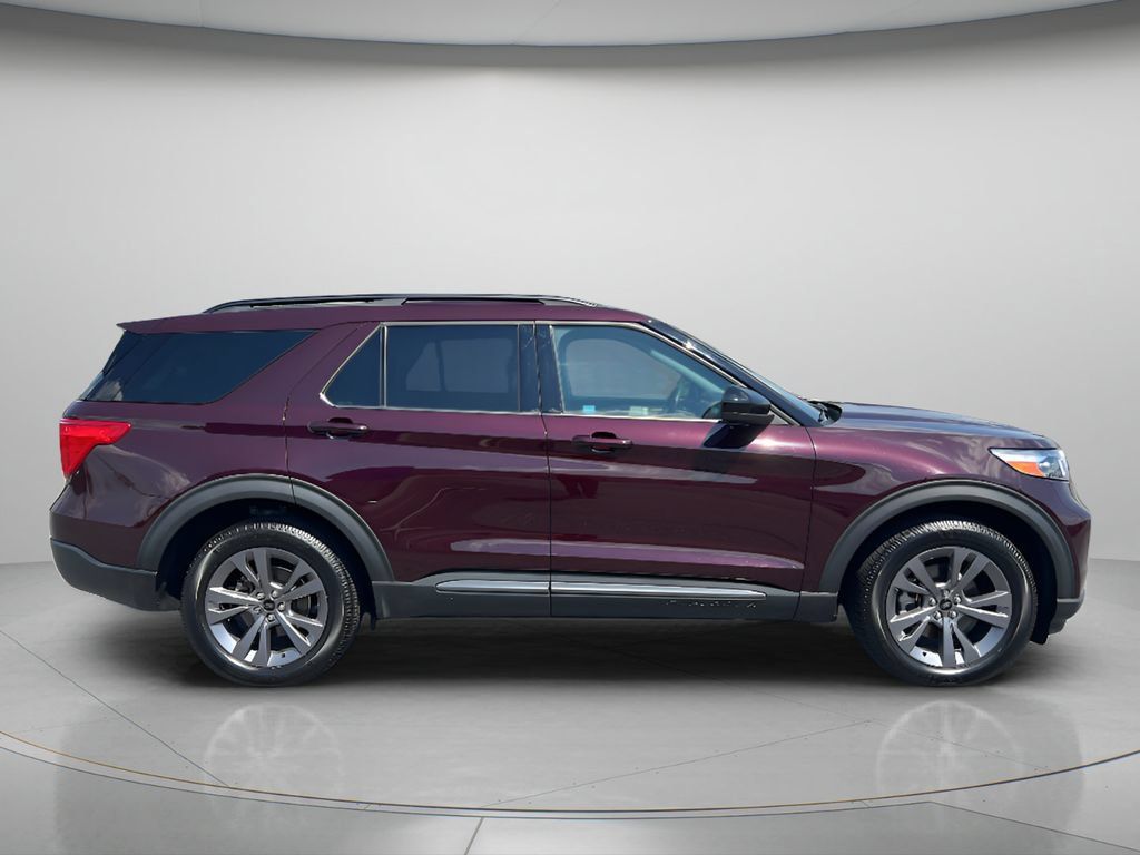 Used 2023 Ford Explorer XLT w/ Equipment Group 202A AWD/4WD image 8