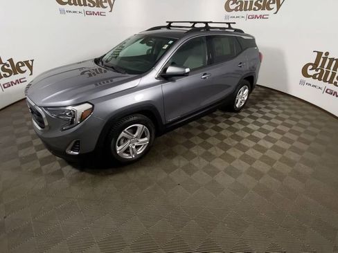 Used 2018 GMC Terrain SLE w/ Driver Convenience Package FWD image 4
