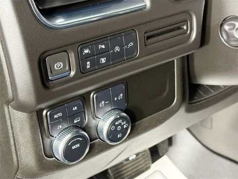 Used 2022 GMC Yukon XL SLT image 10