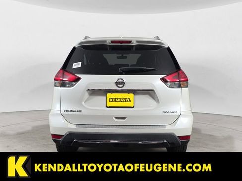 Used 2018 Nissan Rogue SV w/ Premium Package AWD/4WD image 4