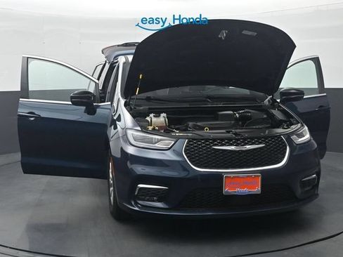 Used 2025 Chrysler Pacifica Select FWD image 36