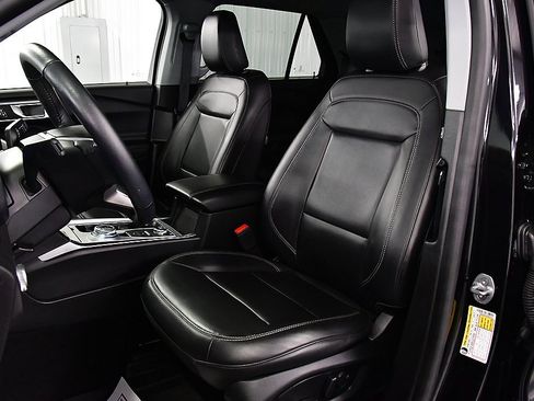 Used 2022 Ford Explorer XLT w/ Equipment Group 202A image 29