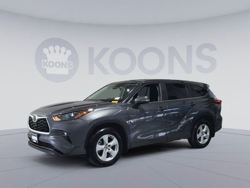 Used 2025 Toyota Highlander LE AWD/4WD image 5