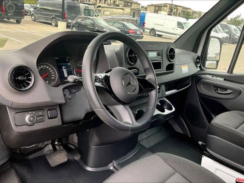 Used 2025 Mercedes-Benz Sprinter 2500 image 16